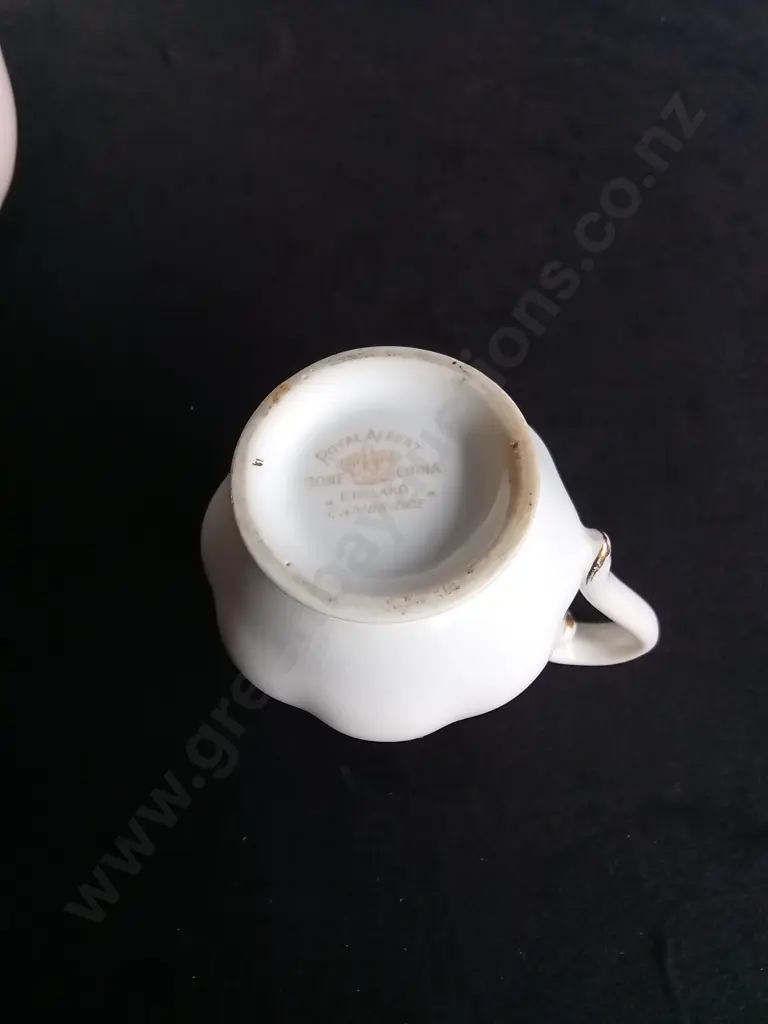 VINTAGE WEDGEWOOD DEVONSHIRE CREAMEARE HUNTING PITCHER, FINE PORCELAIN ROSE CREAMER, AND CERAMIC MORTAR AND PESTLE Image 1++
