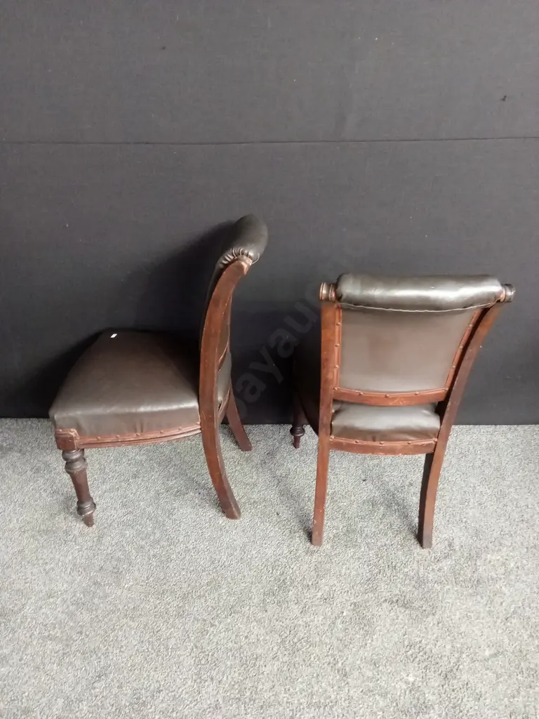 WOODEN EXTENDIBLE TABLE WITH WHEELS AND 5 CHAIRS EXTEDED MEASUREMENTS - L1.98M D1.3M H76CM Image 1++