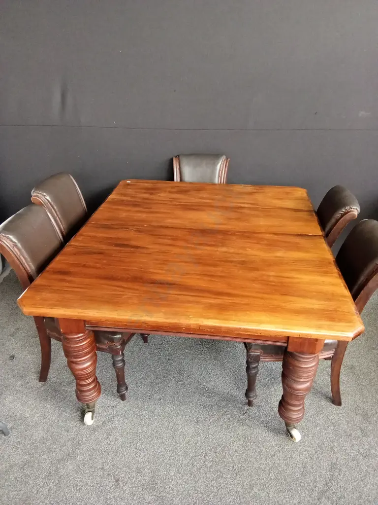 WOODEN EXTENDIBLE TABLE WITH WHEELS AND 5 CHAIRS EXTEDED MEASUREMENTS - L1.98M D1.3M H76CM Image 1++