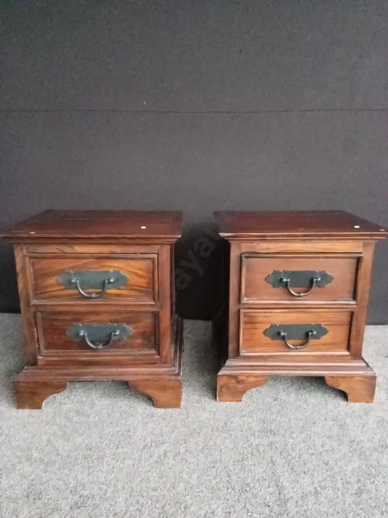 2 WOODEN BEDSIDE CHESTS D48CM L58CM H63CM Image 1++