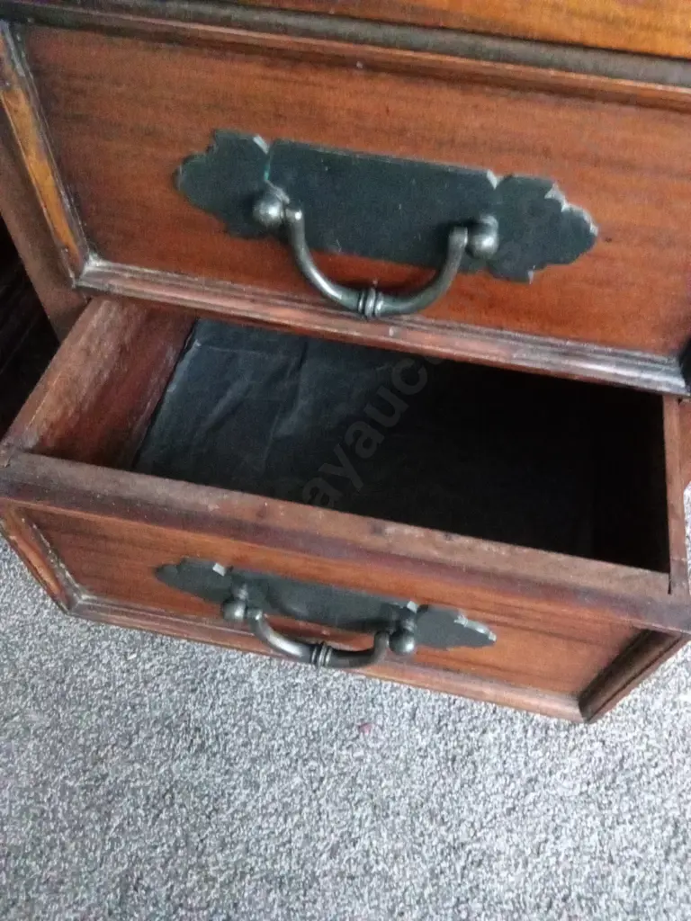 2 WOODEN BEDSIDE CHESTS D48CM L58CM H63CM Image 1++