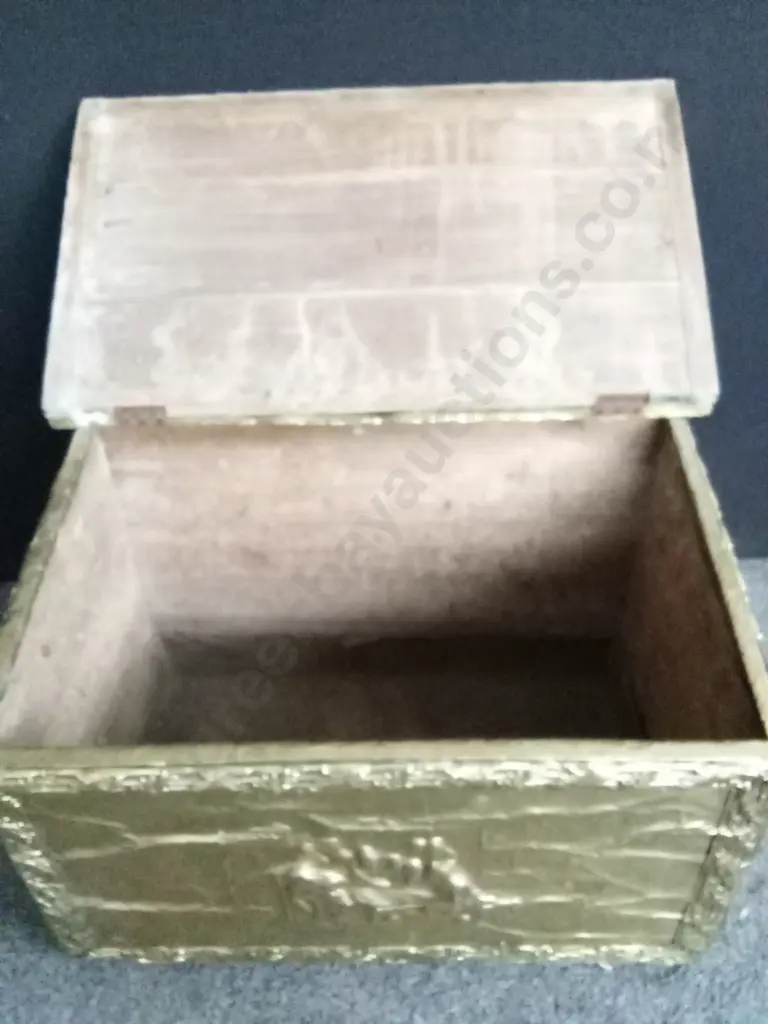 GOLD COLOURED CARVED TRUNK D44CM H53CM L80CM Image 1++