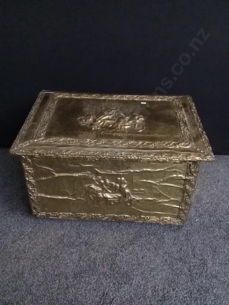 GOLD COLOURED CARVED TRUNK D44CM H53CM L80CM Image 1++