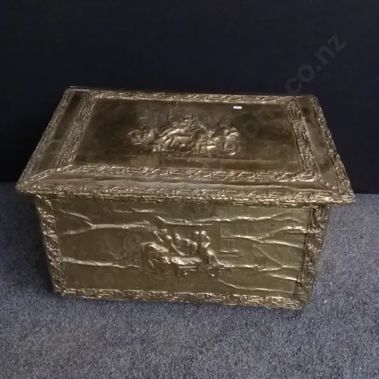 GOLD COLOURED CARVED TRUNK D44CM H53CM L80CM