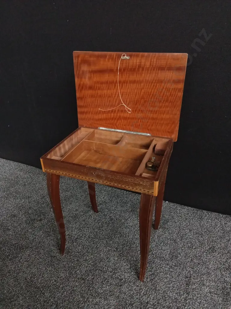 VINTAGE ITALIAN MUSICAL SIDE TABLE, W 37 CM X H 43 CM X D 28 CM Image 1++