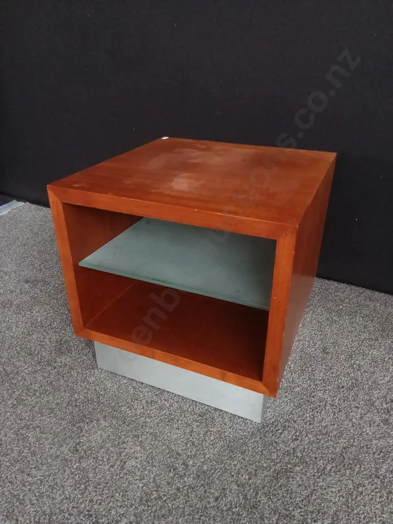 VINTAGE WOODEN AND GLASS SIDE TABLE, W 50 CM X D 50 CM X H 50 CM Image 1++