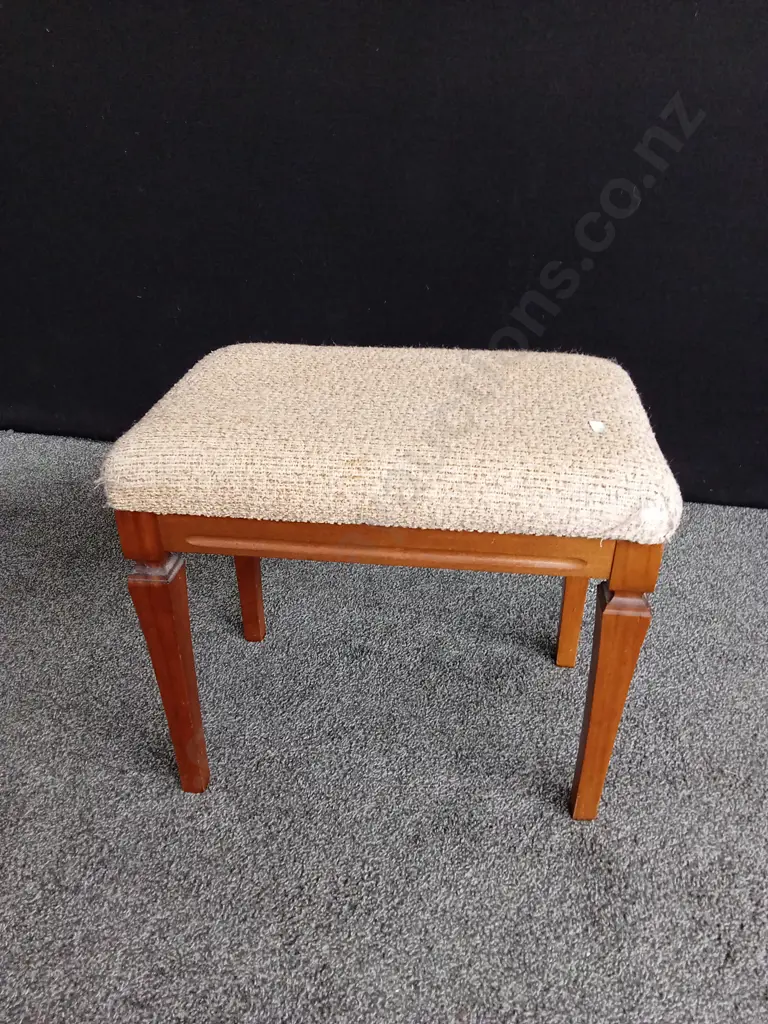 CUSHIONED STOOL H46CM L52CM D34CM Image 1++