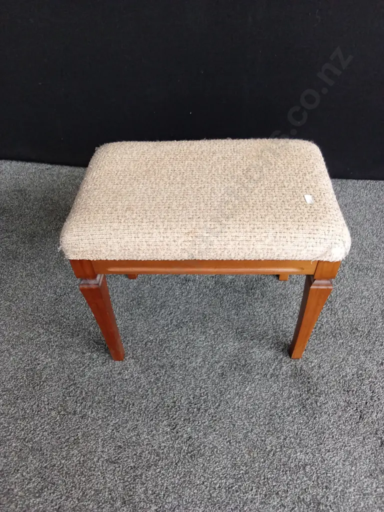 CUSHIONED STOOL H46CM L52CM D34CM Image 1++