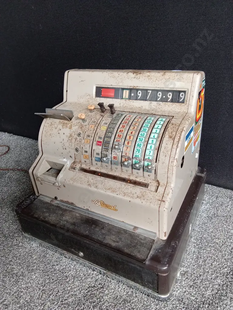 VINTAGE NATIONAL CASH REGISTER FROM THE 1950S Image 1++
