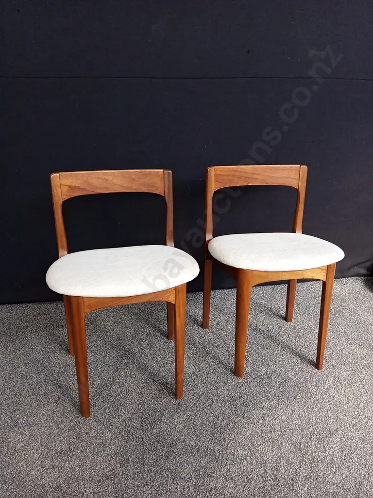 2 NATHAN ROUNDETTE DINING CHAIRS Image 1++