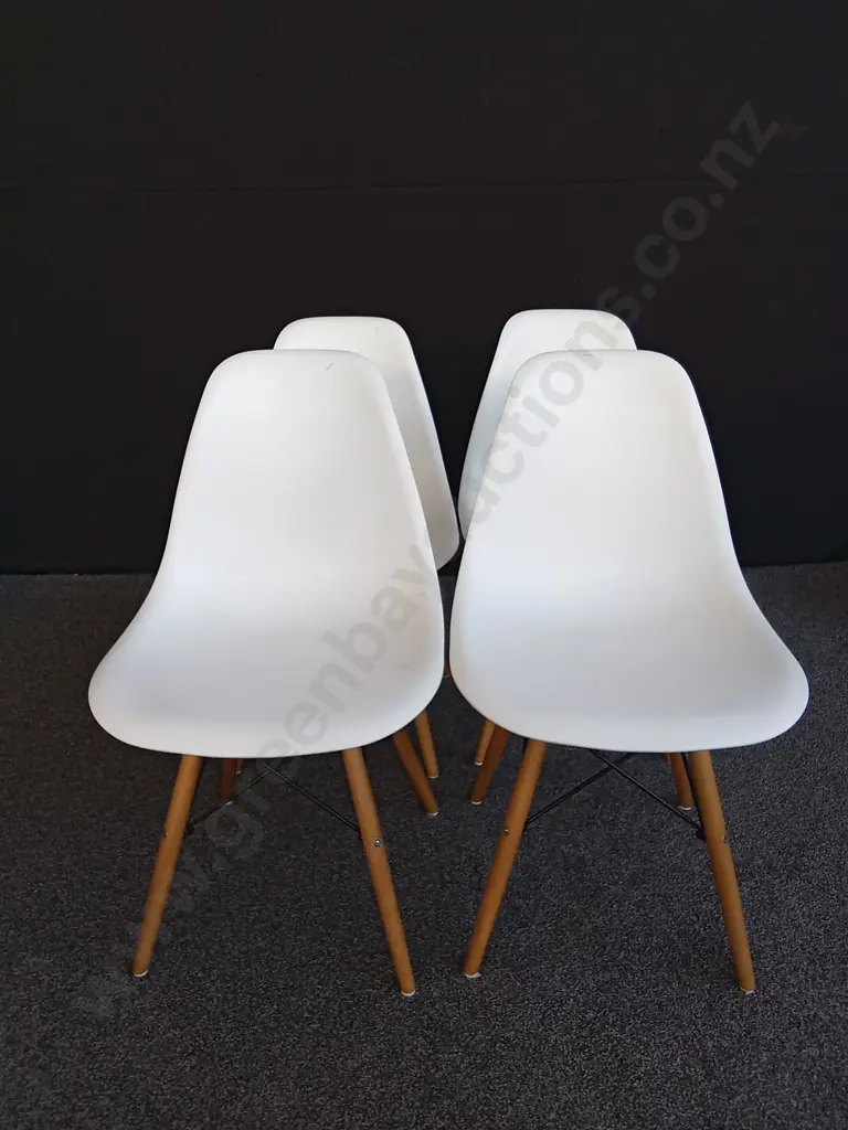 4 WHITE EAMES REPLICA DINING CHAIRS Image 1++