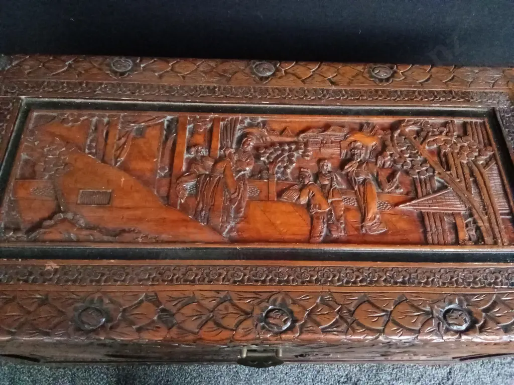 WOODEN CARVED CHEST L88CM H46CM D42CM Image 1++
