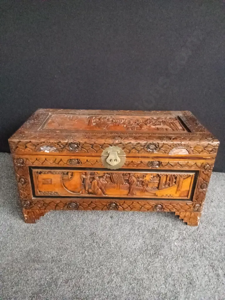 WOODEN CARVED CHEST L88CM H46CM D42CM Image 1++