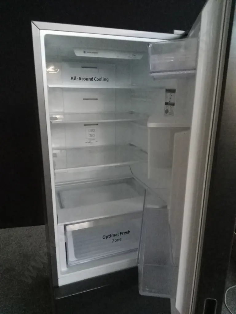 SAMSUNG 307L FRIDGE FREEZER WITH WATER DISPENSER - WORKING Image 1++
