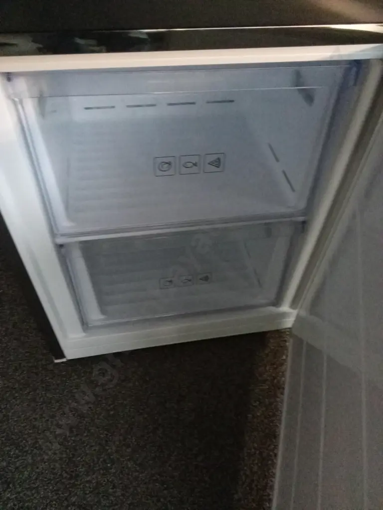 SAMSUNG 307L FRIDGE FREEZER WITH WATER DISPENSER - WORKING Image 1++