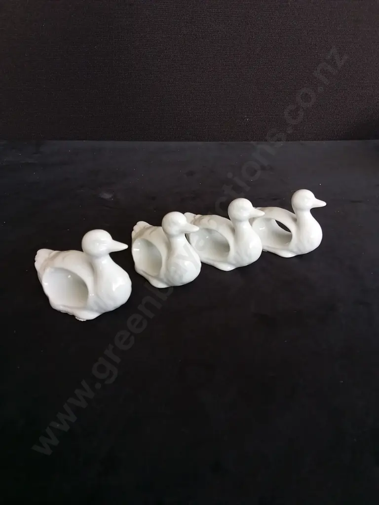 4 SMALL CERAMIC DUCKS Image 1++