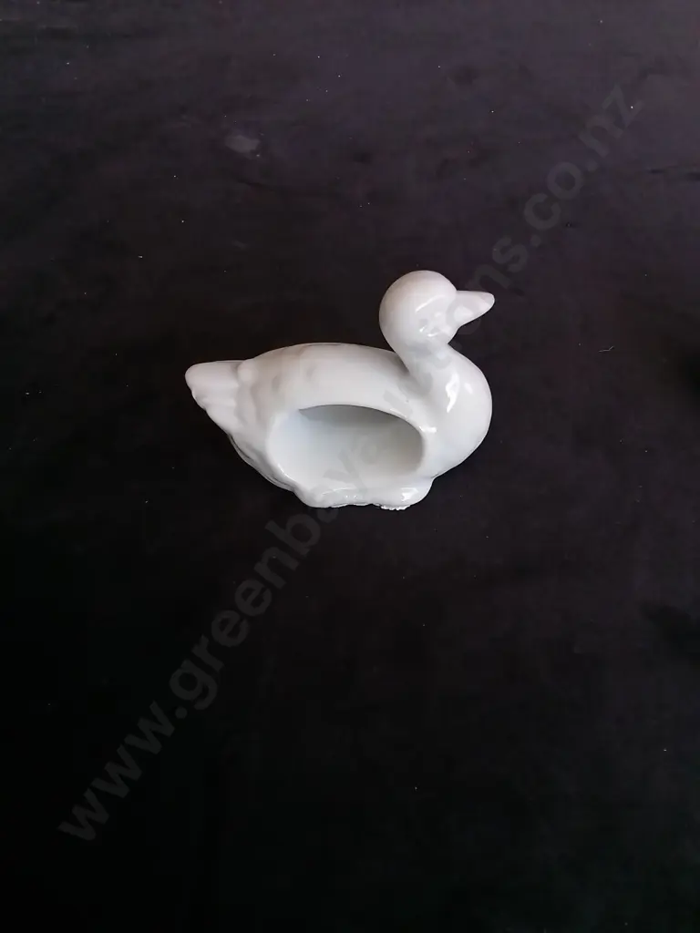 4 SMALL CERAMIC DUCKS Image 1++