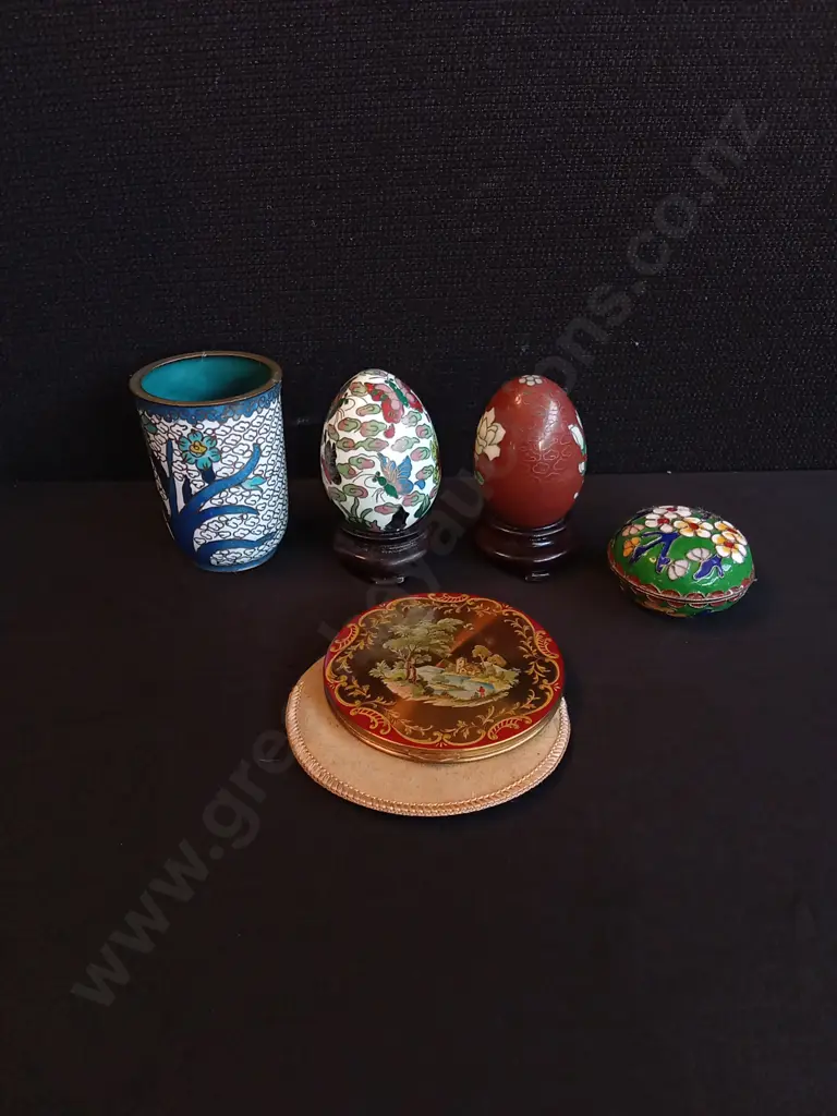 5 VINTAGE ITEMS, INCLUDING VOGUE COMPACT MIRROR Image 1++