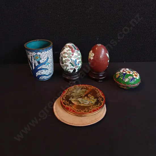 5 VINTAGE ITEMS, INCLUDING VOGUE COMPACT MIRROR