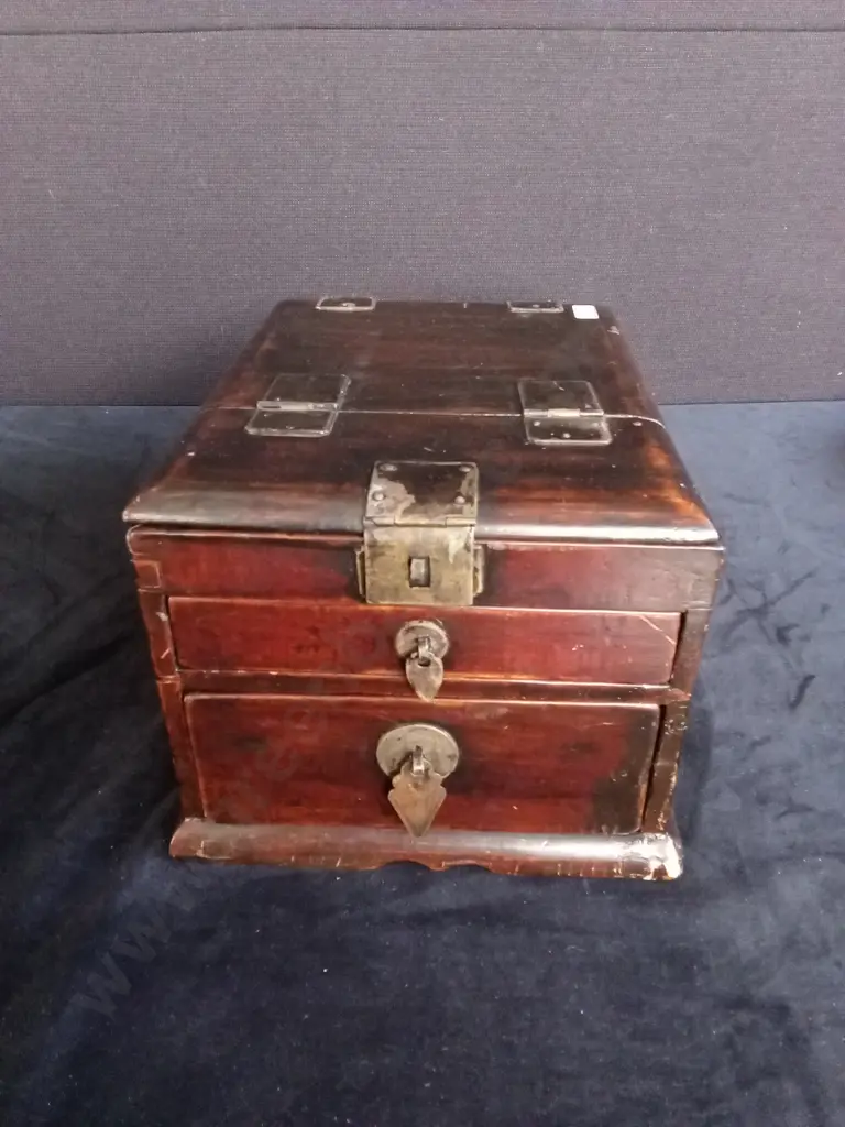 VINTAGE WOODEN MAKE UP/MENS SHAVING BOX WITH MIRROR Image 1++