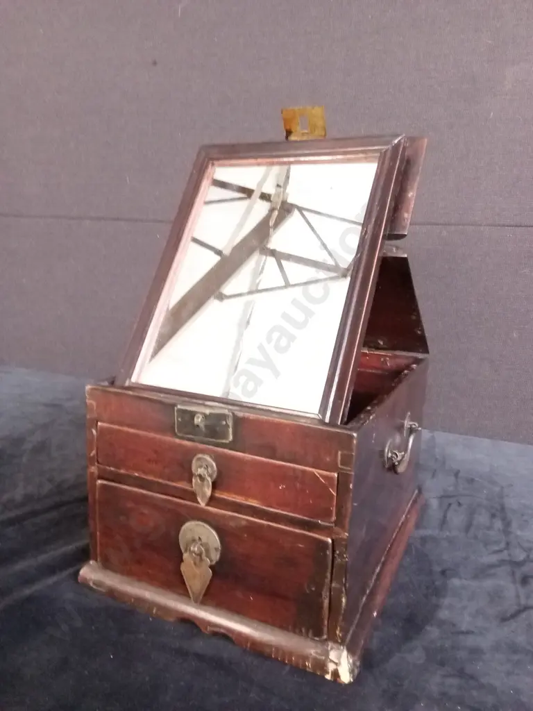 VINTAGE WOODEN MAKE UP/MENS SHAVING BOX WITH MIRROR Image 1++