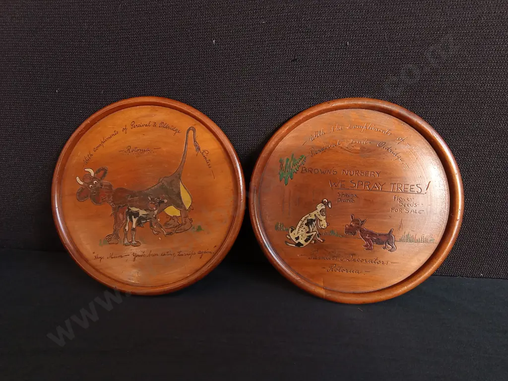 PAIR OF VINTAGE WOODEN DECORATIVE TRAYS Image 1++