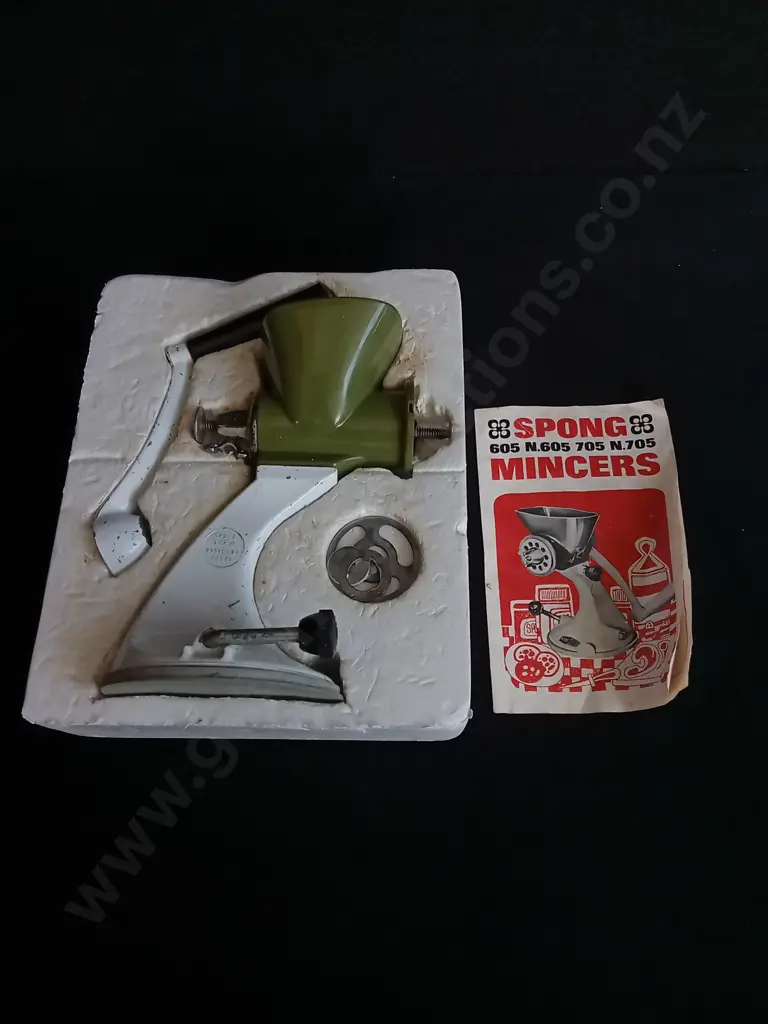 VINTAGE SPONG & CO. MINCER Image 1++