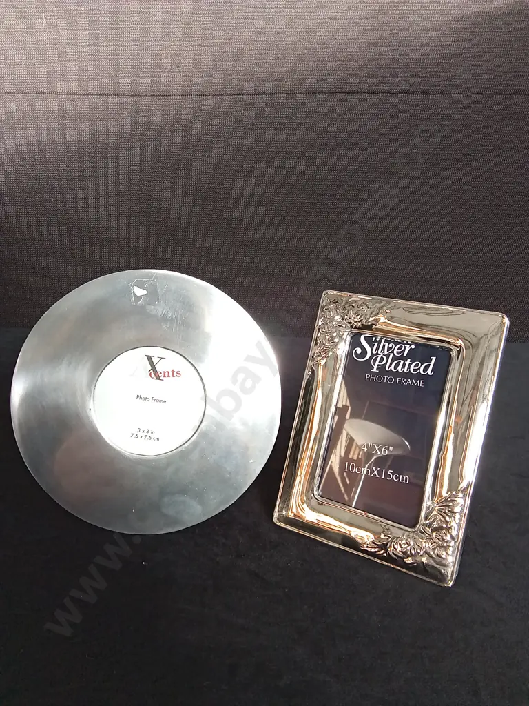 2 SILVER PLATED PHOTO FRAMES Image 1++