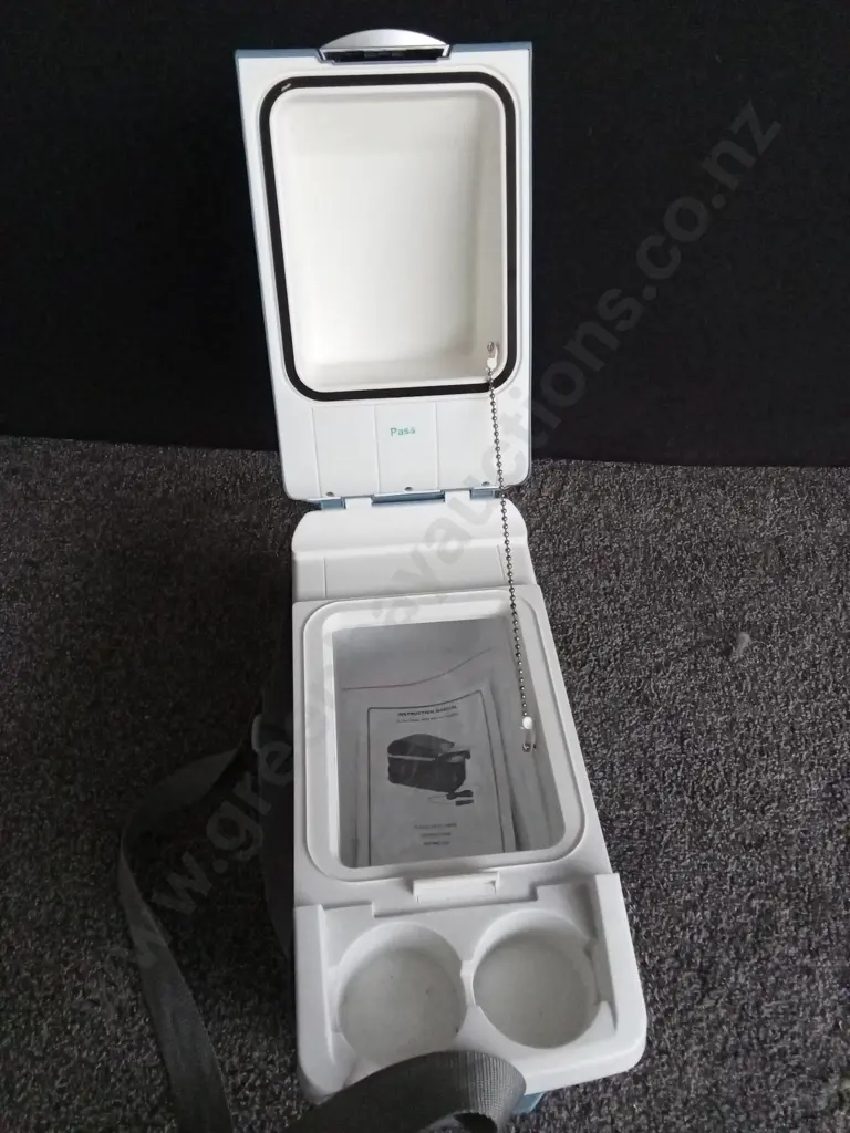 8L CAR CHILLER WITH WARMER FUNCTION Image 1++