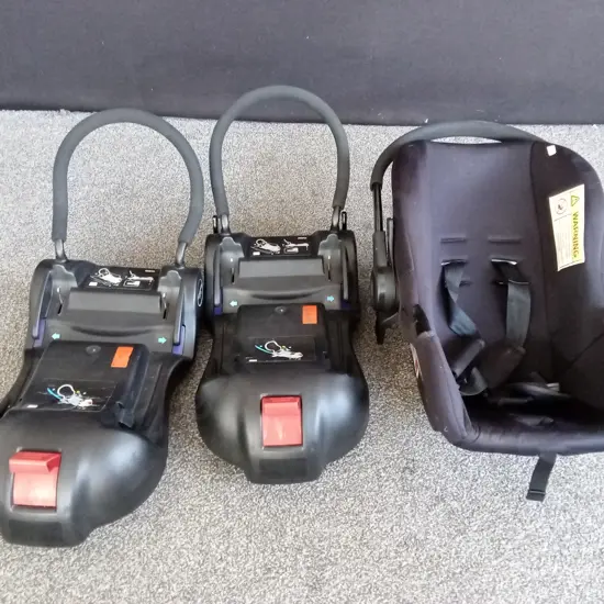 INFANT CAR SEAT WITH TWO BASES