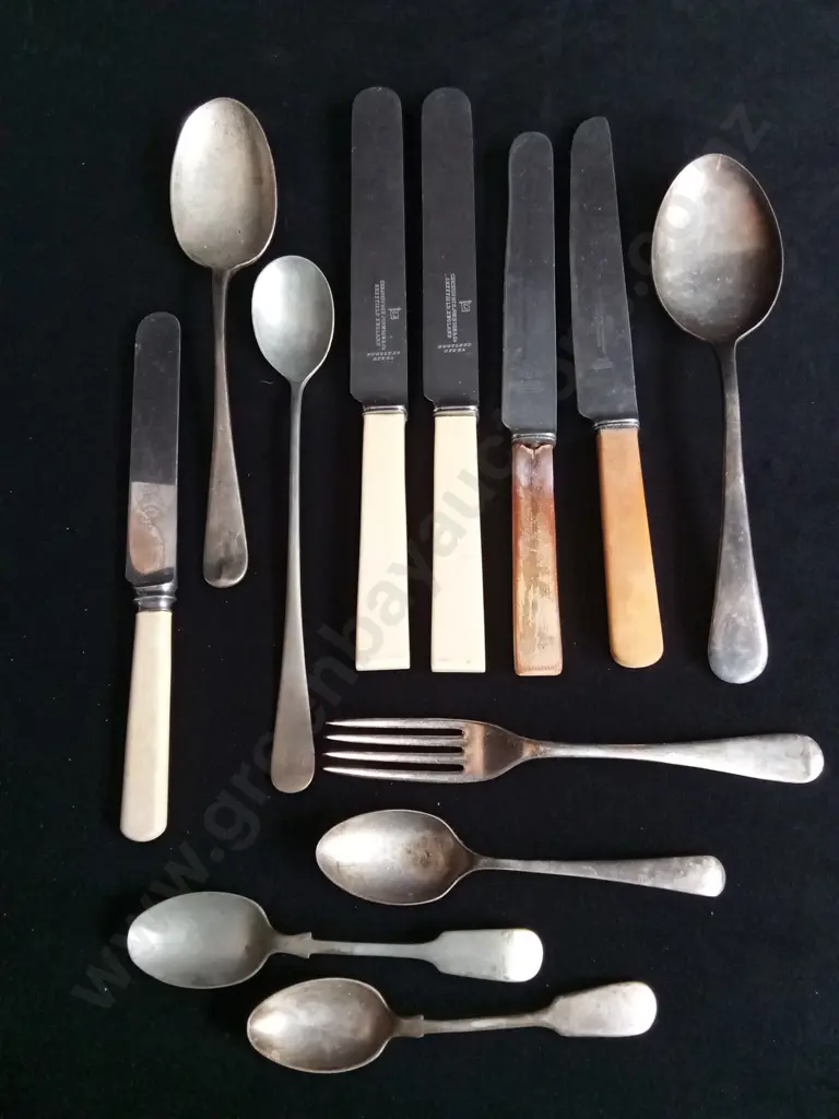 ASSORTED CUTLERY ITEMS Image 1++