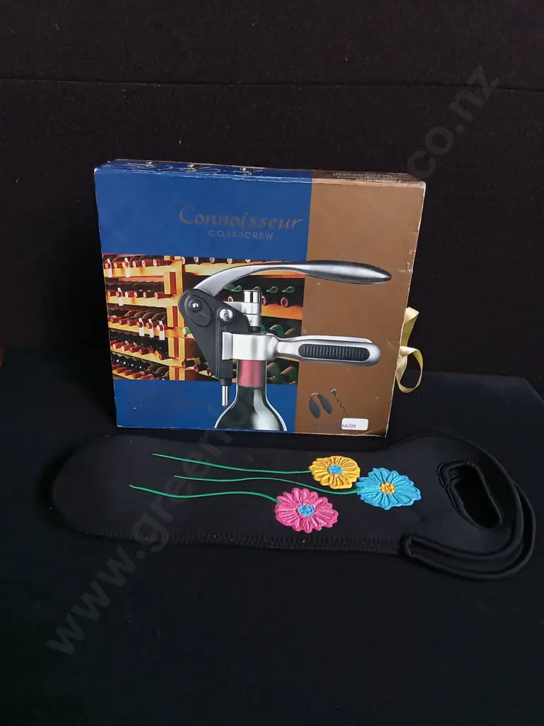 BRAND NEW CONNOISSEUR CORKSCREW, BOXED, AND BOTTLE BAG Image 1++