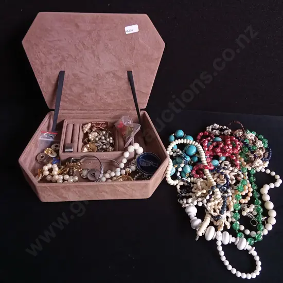 MIX OF JEWELLERY AND JEWELLERY BOX