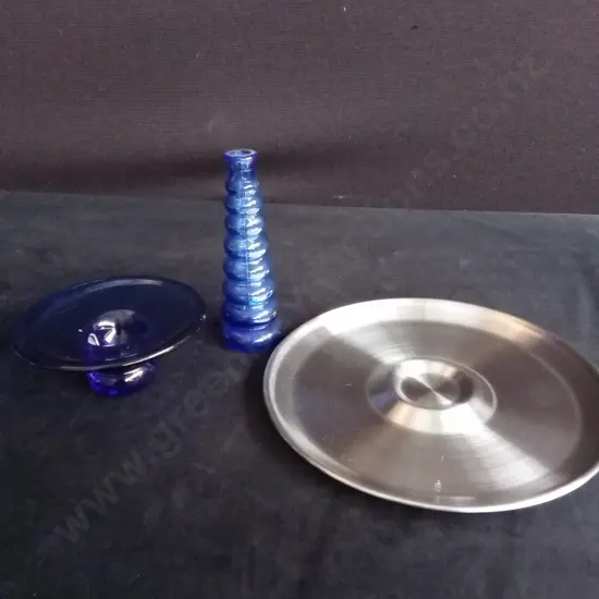 3 DECORATIVE ITEMS