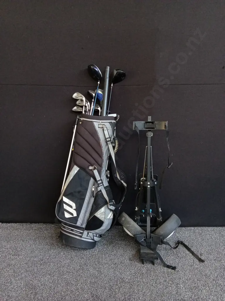 MIZINO GOLF BAG WITH GOLF CLUBS AND COLLAPSIBLE 2 WHEEL GOLF PULL CART Image 1++