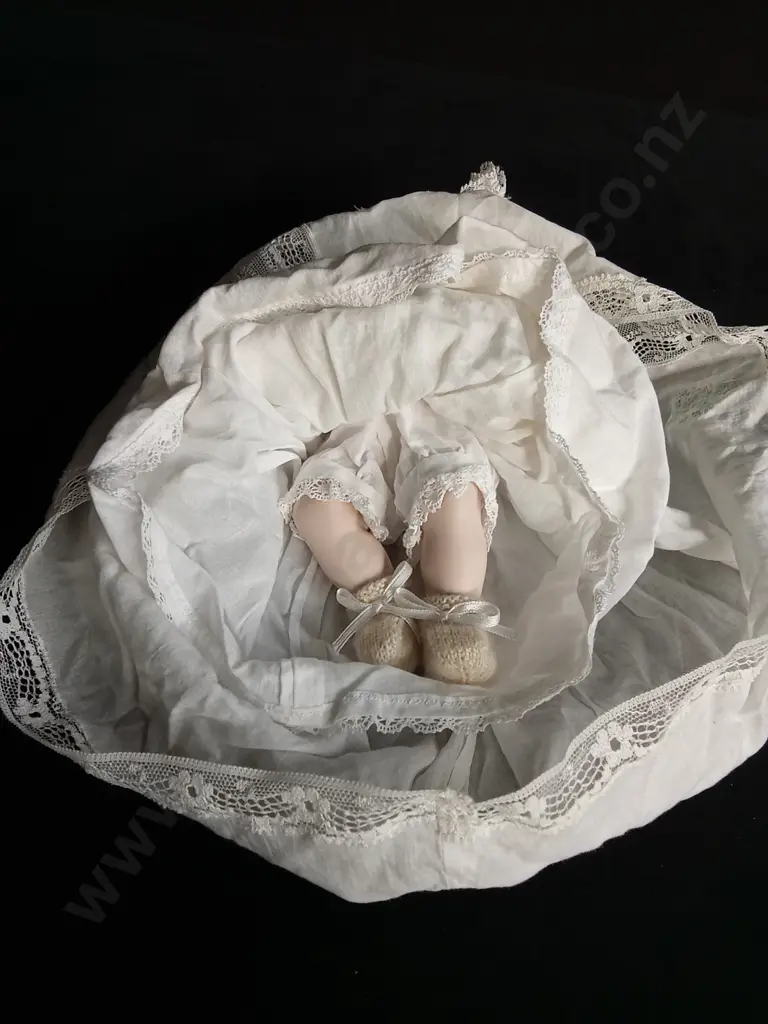 ANTIQUE BISQUE DOLL, H 23 CM Image 1++