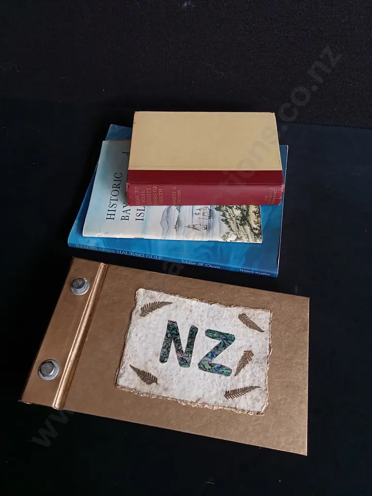 MIX OF BOOKS AND PHOTO ALBUM Image 1++