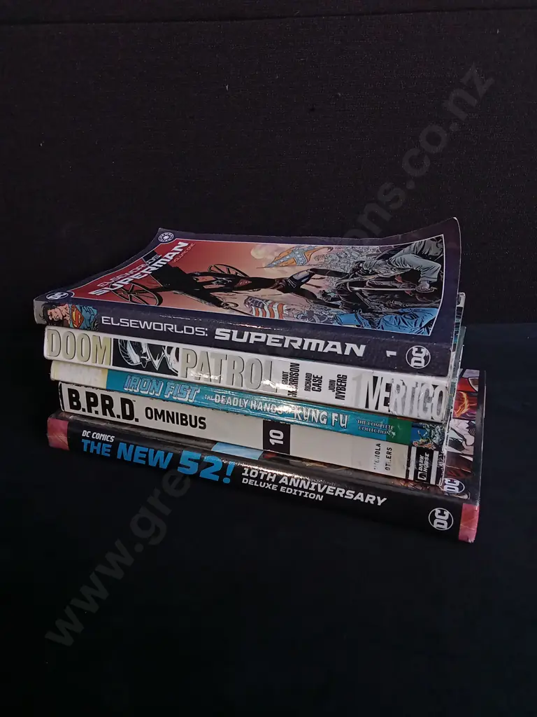 5 PIECES COMIC BOOKS, INCLUDING DC AND MARVEL Image 1++