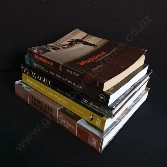 5 PIECES MAORI BOOKS