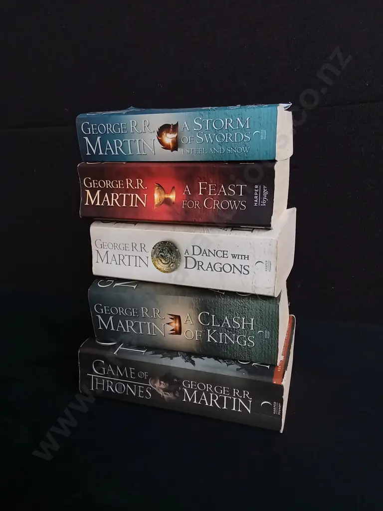 5 GEORGE R. R. MARTIN BOOKS Image 1++