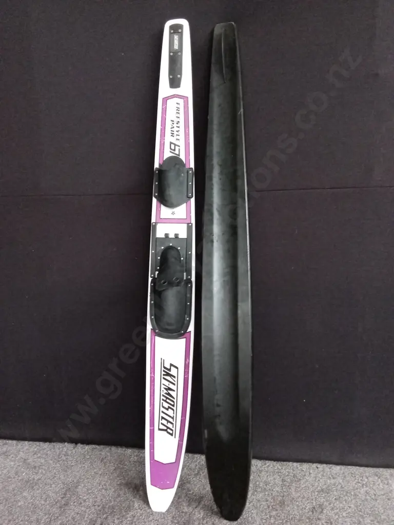 SKI MASTER FREESTYLE 67 WATER SKIS Image 1++