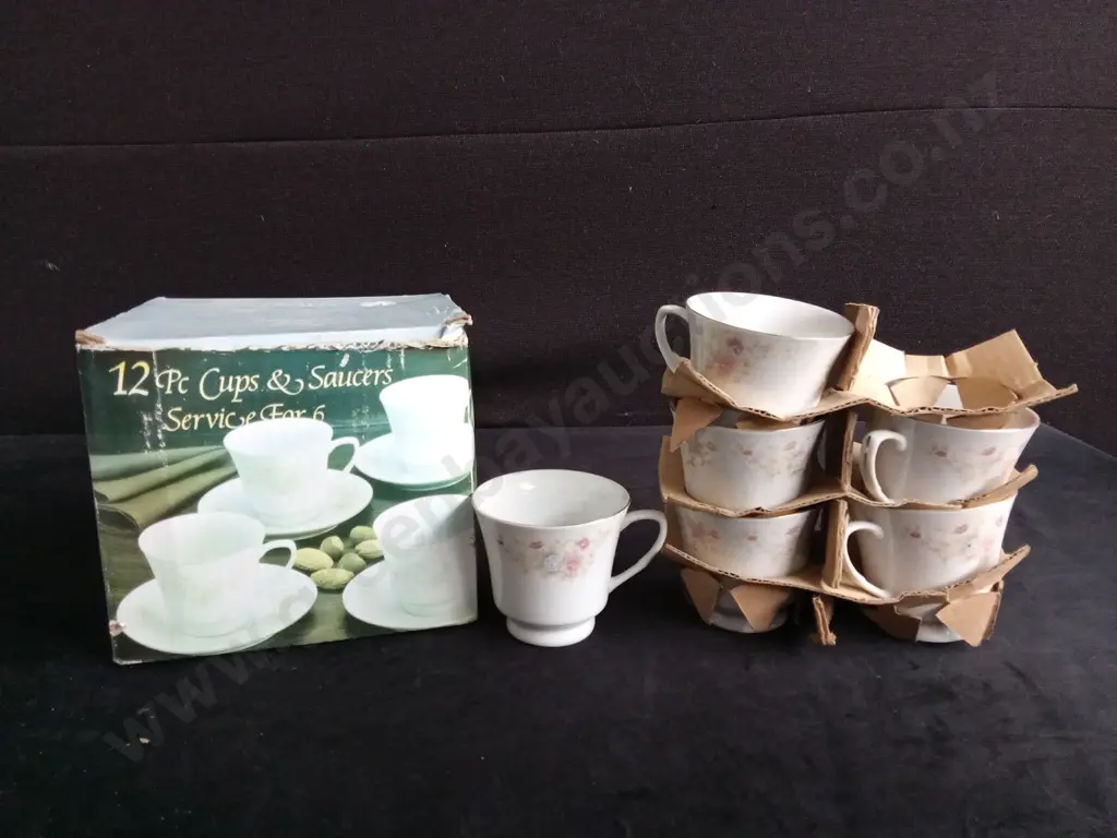 VINTAGE CECILIA 12PC CUP AND SAUCER SET BOXED Image 1++
