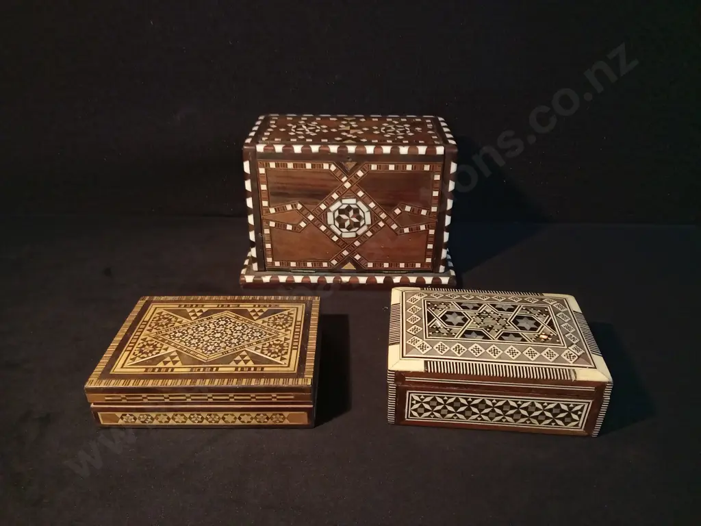 3 VINTAGE MARQUETRY WOOD BOXES, MIDDLE EASTERN KHATAM INLAY AND MECHANICAL CIGARETTE DISPENSER Image 1++