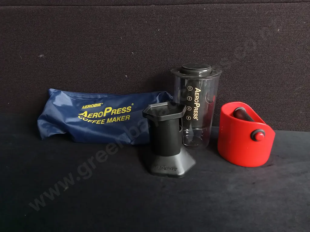 AEROPRESS ORIGINAL TRAVEL COFFEE MAKER SET AND RED FILTER DOCK Image 1++