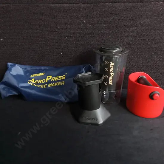 AEROPRESS ORIGINAL TRAVEL COFFEE MAKER SET AND RED FILTER DOCK