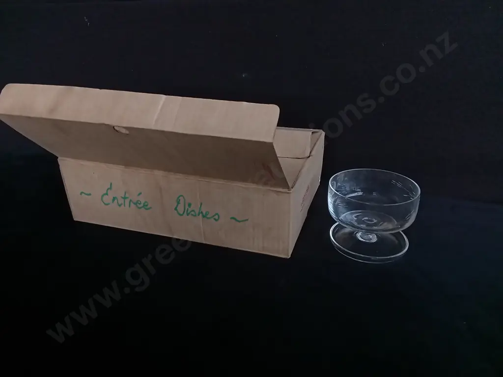 BOX OF 6 VINTAGE ETCHED CLEAR GLASS FOOTED DESSERT BOWLS Image 1++