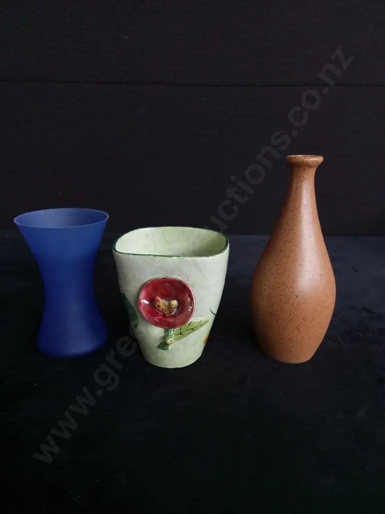 3 VASES Image 1++