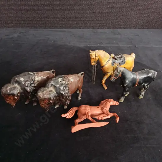 5 ANIMAL FIGURES