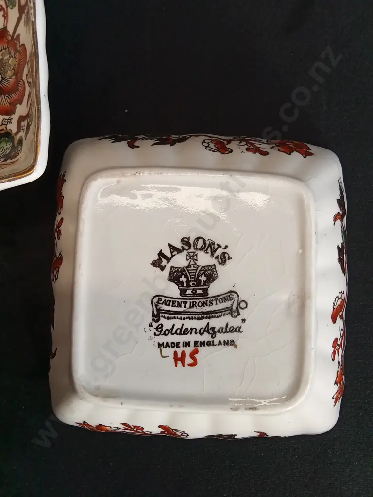 MASON'S IRONSTONE MANDALAY RED TOKYO GINGER JAR (24CM) AND 2 MASON'S GOLDEN AZALEA SQUARE TRINKET DISHES Image 1++