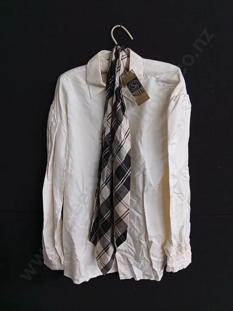 VINTAGE COAT, SHIRT AND PLAID TIE Image 1++